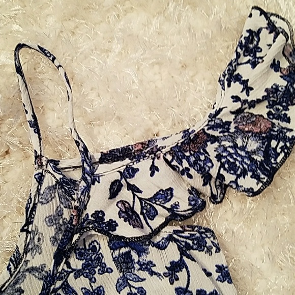 Very pretty, like new off shoulder top, XS - Picture 8 of 8